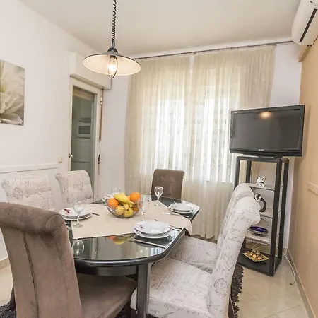 And Mirjana Apartment