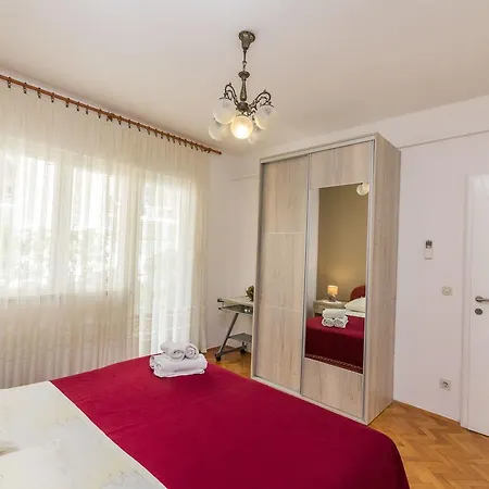 And Mirjana Apartment *