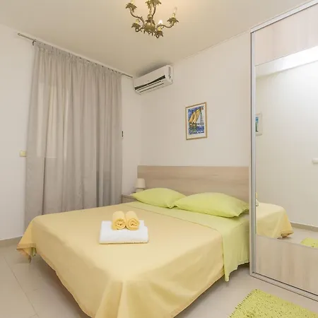 And Mirjana Apartment