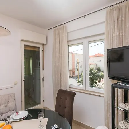 And Mirjana Apartman *