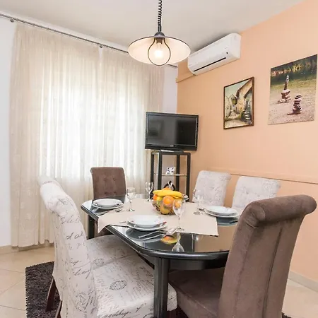 Apartman And Mirjana *